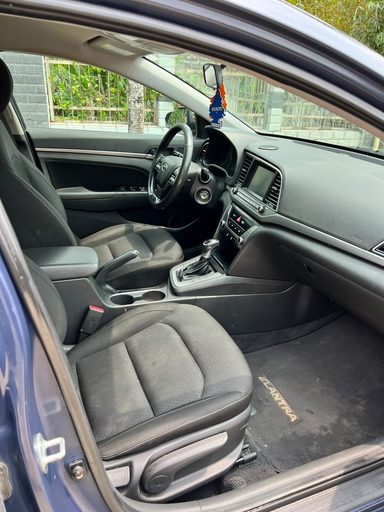 Hyundai Elantra photo